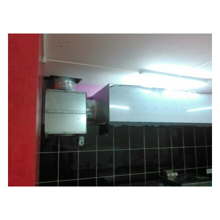 Campana extractora silenciosa industrial con salida lateral