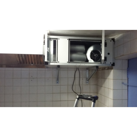 PACK Campana de acero inoxidable con caja de carbón antiolor + motor remoto para hostelería